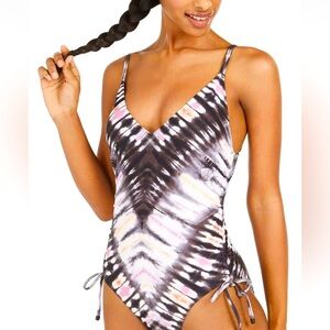 ✨NWT~Bar III Tye-Dye One Piece Swimsuit✨